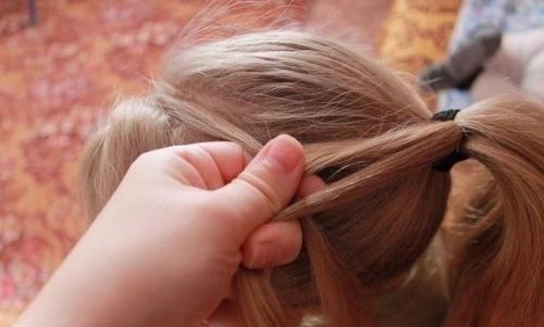 Аккуратная и красивая прическа для девочки? 04