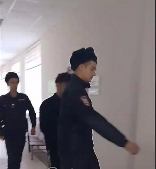 В Екатеринбурге 18-летний гражданин Таджикистана, шермухаммад гулмуратов, напал на школьницу седьмого класса. 01