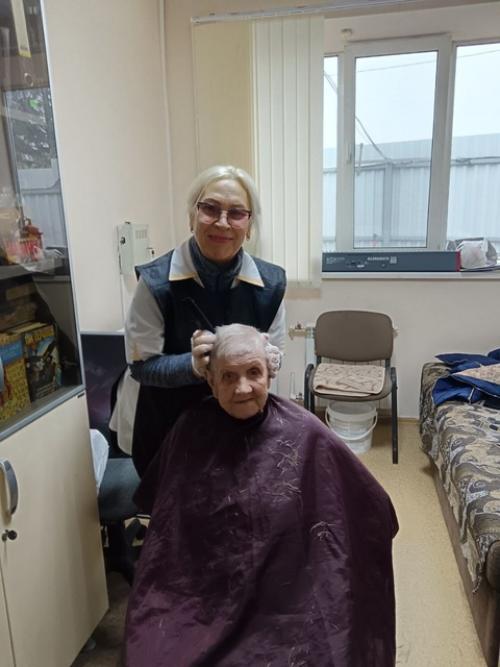 Баба катя суеткина, самая пожилая жительница нашего приюта, родилась она аж в прошлом веке, до великой отечественной войны! 01