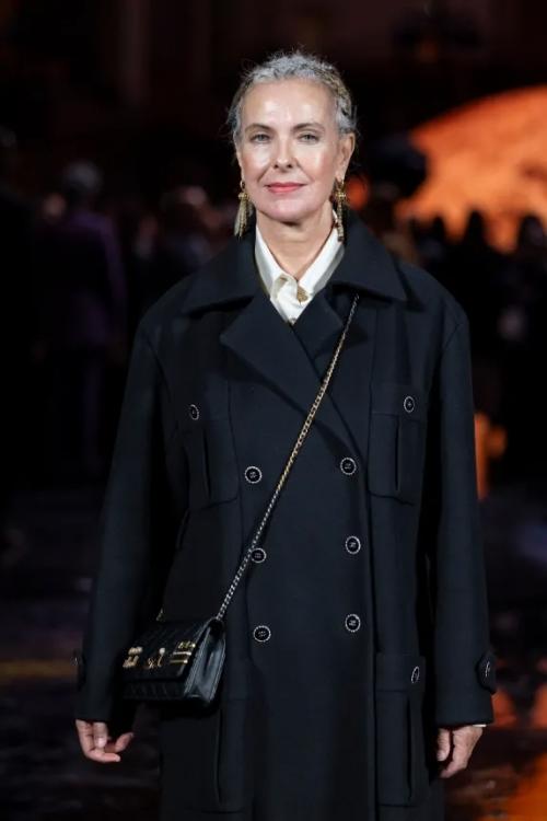 Седые волосы и косы, потрясающий новый образ Кароль буке на показе Chanel. 03 Седые волосы и косы, потрясающий новый образ Кароль буке на показе Chanel. 03