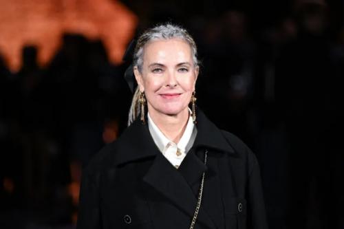 Седые волосы и косы, потрясающий новый образ Кароль буке на показе Chanel. 02 Седые волосы и косы, потрясающий новый образ Кароль буке на показе Chanel. 02