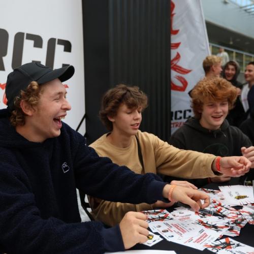 Кудрявый заговор!  Почему у большинства райдеров кудрявые волосы? 05