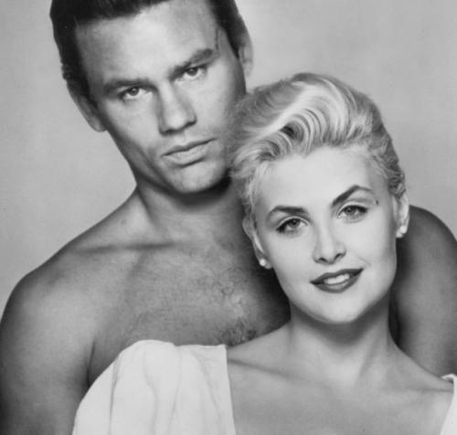 Все-таки удивительно, как влияет цвет волос и прическа на восприятие лица. 02