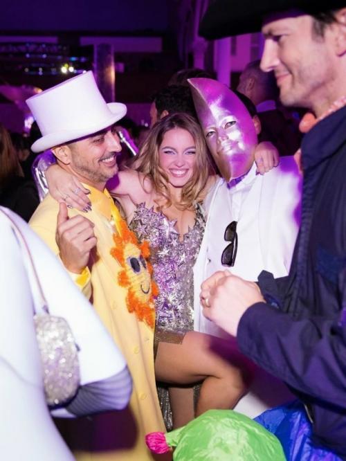 Сидни Суини тем временем закатила шумную вечеринку по случаю своего 28-летия. 05