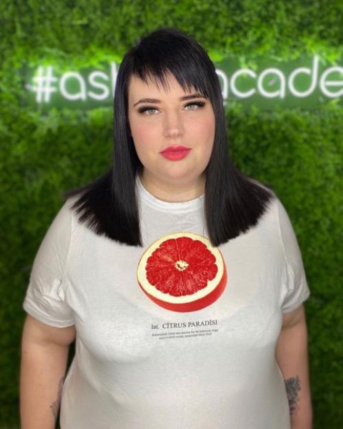 Сaшa чeрно показала свою новую прическу. 01