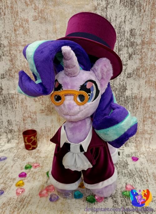 А вот и несравненная старлайт в костюме директора из S6e8 A Hearth's Warming Tail! 01