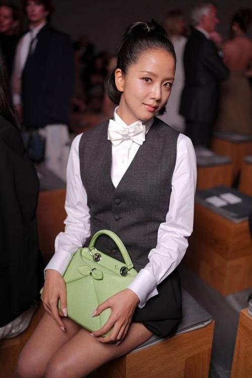 Джису на шоу Dior. 04 Джису на шоу Dior. 04