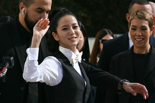 Джису на шоу Dior. 01 Джису на шоу Dior. 01