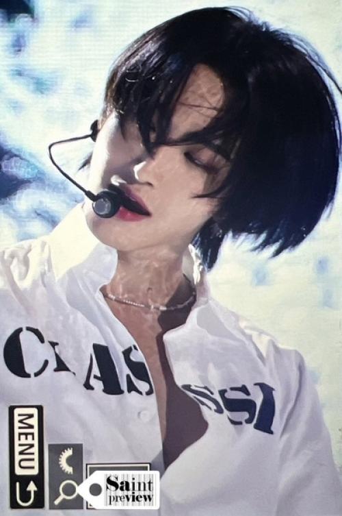 Хва на лайве сказал, что изначально не собирался выступать на концерте Yeongdong - Daero с такой причёской. 02