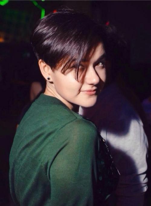 Эволюция причёски.  Модель - дочь. 03