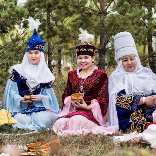 - Казахский традиционный женский головной убор. 06 - Казахский традиционный женский головной убор. 06