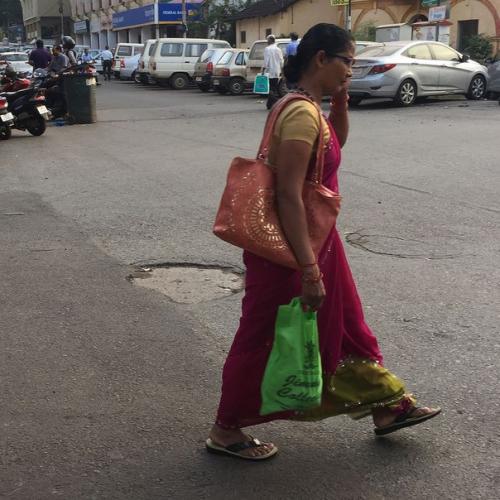 Мне тут задали очень женский вопрос - красивы ли местные женщины. 04 Мне тут задали очень женский вопрос - красивы ли местные женщины. 04