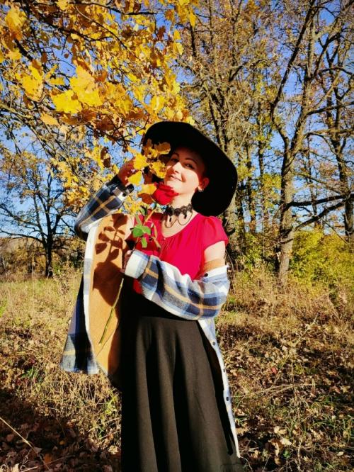 После публикации, где я на снимках с длинными волосами, пришло много отзывов о том, что такая прическа хорошо смотрится. 02