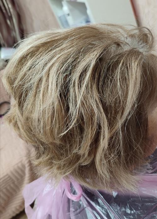 Сложное окрашивание волос стало неотъемлемой частью модных тенденций, покоряя сердца на протяжении нескольких сезонов. 03