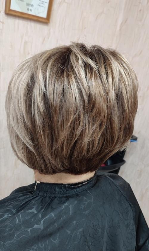 Сложное окрашивание волос стало неотъемлемой частью модных тенденций, покоряя сердца на протяжении нескольких сезонов. 02