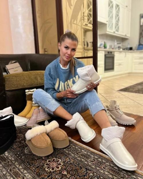 Анджелина Такая Модница Стала: боня запечатлела свою повзрослевшую дочку в трендовых уггах. 01 Анджелина Такая Модница Стала: боня запечатлела свою повзрослевшую дочку в трендовых уггах. 01