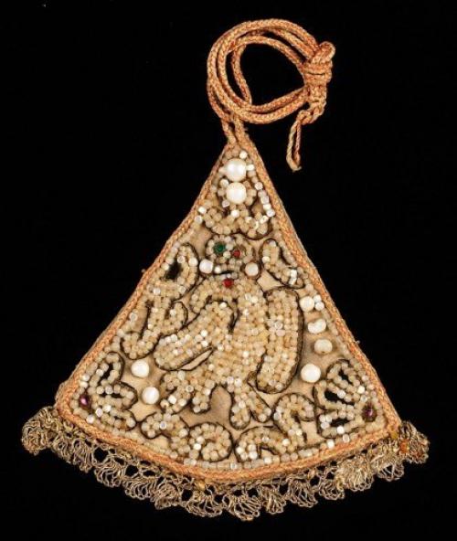 Косник (накосник) - традиционное русское девичье головное украшение.