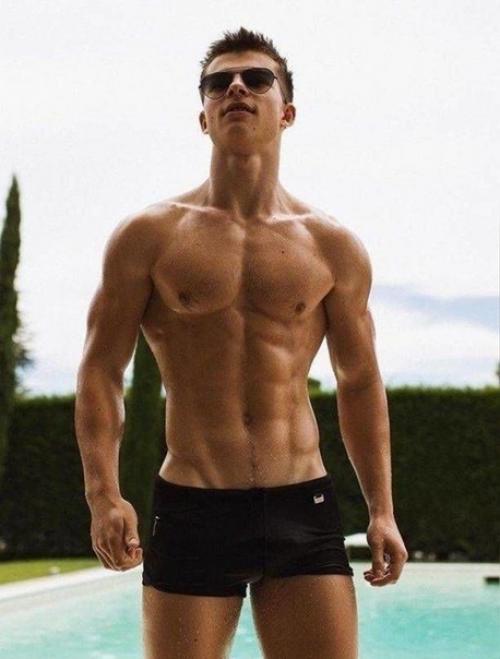 Не знала, что у Газманова такой красивый сынок! 01