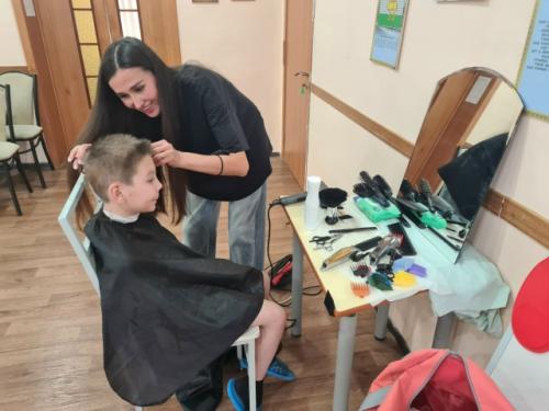 Мы благодарим парикмахеров Барбершоп за красивые стрижки наших ребят! 04