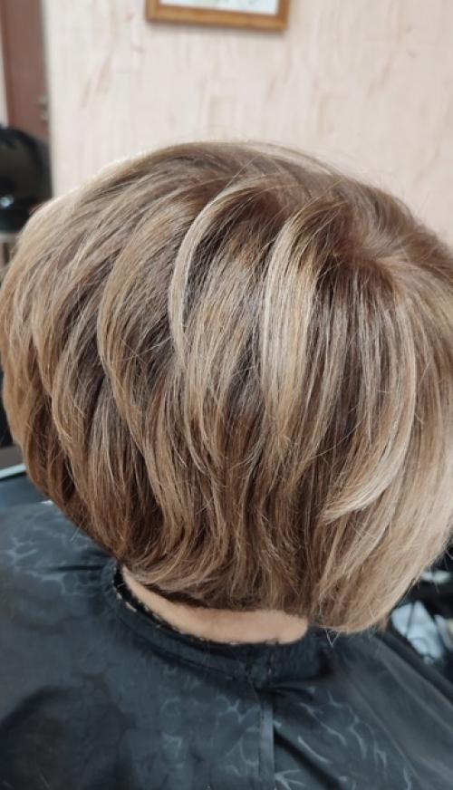 Сложное окрашивание волос стало неотъемлемой частью модных тенденций, покоряя сердца на протяжении нескольких сезонов. 01