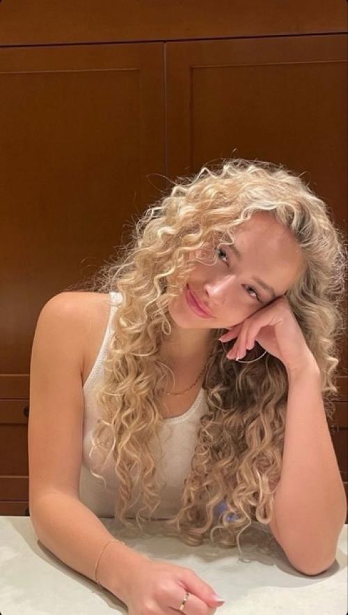 Популярные стрижки для вьющихся волос. 01