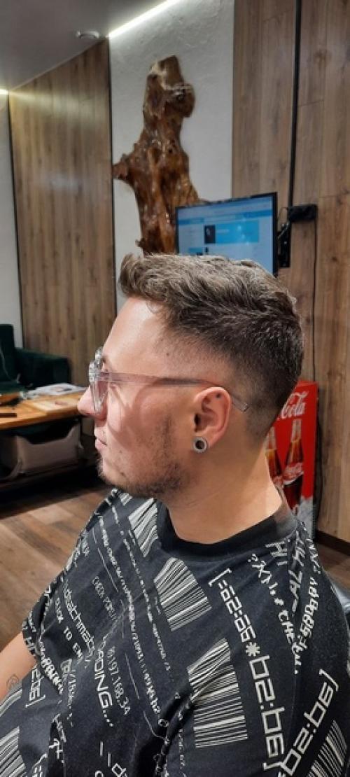 Прическа Квифф, безусловно, одна из самых модных мужских стрижек за последние несколько лет. 02