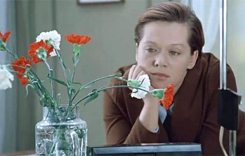 8 декабря 1934 года 83 года назад родилась Алиса Фрейндлих, советская и российская актриса театра и кино, народная артистка Ссср. 06