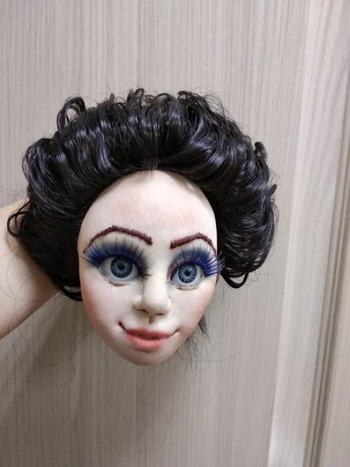 Опять рукам покоя нет - кукла просится на свет. 02