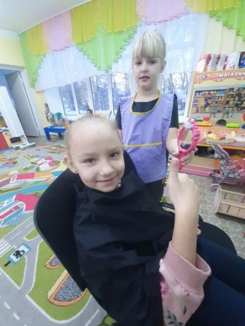 Детскийсадберёзка. На этой неделе ребята подробно с профессией Парикмахер ознакомились. 06