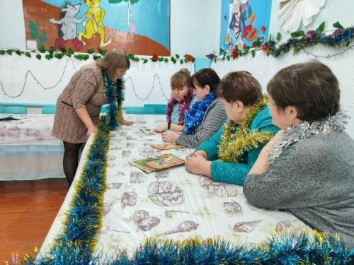 18 декабря в подосиновском СДК прошли предновогодние посиделки женского клуба Незабудка как то зимним вечерком . 01
