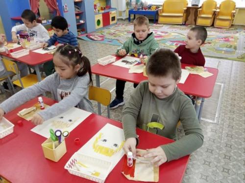 Детскийсадберёзка. На этой неделе ребята подробно с профессией Парикмахер ознакомились. 03