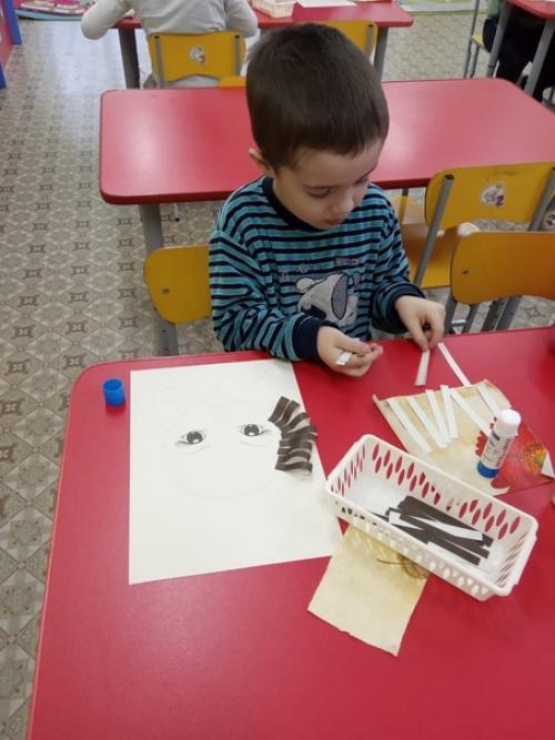 Детскийсадберёзка. На этой неделе ребята подробно с профессией Парикмахер ознакомились. 02