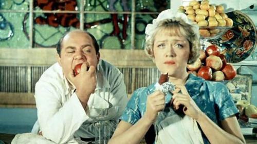 8 декабря 1934 года 83 года назад родилась Алиса Фрейндлих, советская и российская актриса театра и кино, народная артистка Ссср. 02