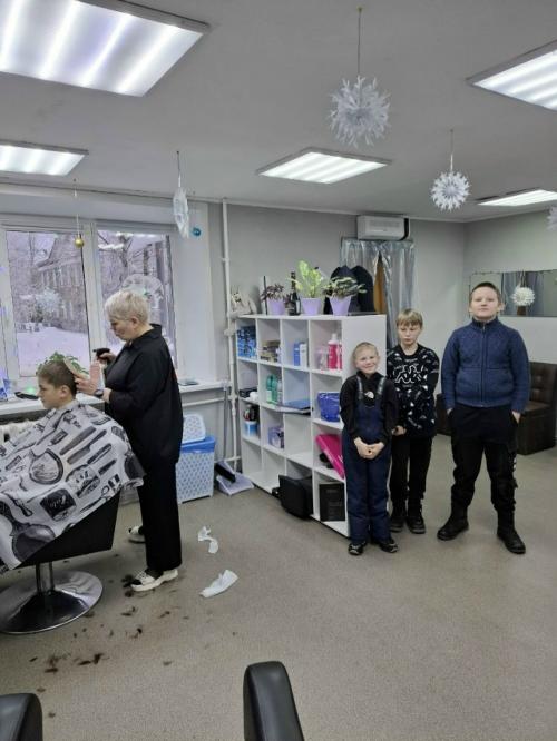 Настоящий праздник красоты и преображения ждал воспитанников отделения социальной реабилитации несовершеннолетних в студии красоты Инь - Янь. 03