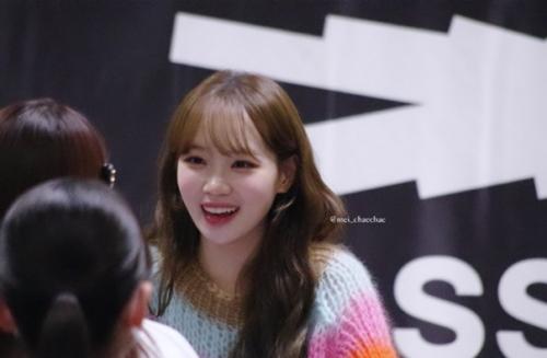 Фанаты рады видеть, как Chaewon (LE Sserafim) вернула образ эры IZ * ONE. 05