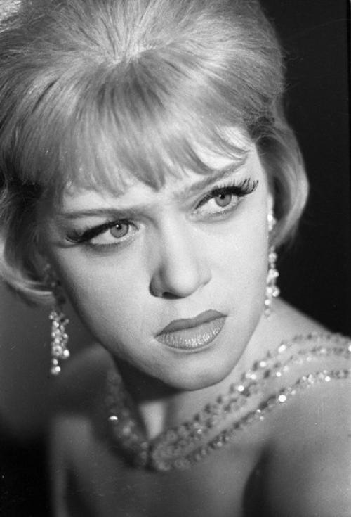 8 декабря 1934 года 83 года назад родилась Алиса Фрейндлих, советская и российская актриса театра и кино, народная артистка Ссср. 01