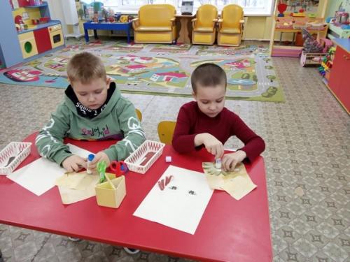 Детскийсадберёзка. На этой неделе ребята подробно с профессией Парикмахер ознакомились. 01