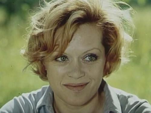 8 декабря 1934 года 83 года назад родилась Алиса Фрейндлих, советская и российская актриса театра и кино, народная артистка Ссср. 04