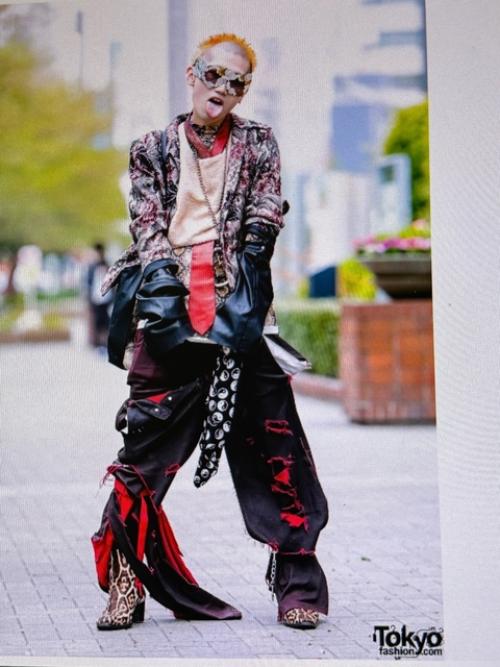 Новогодняя фитнес- тренировка!  Повеселились от души!  Все девчата просто. Спасибо Анечке за такой чудесный вечер и позитивное настроение! 05