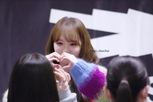 Фанаты рады видеть, как Chaewon (LE Sserafim) вернула образ эры IZ * ONE. 06