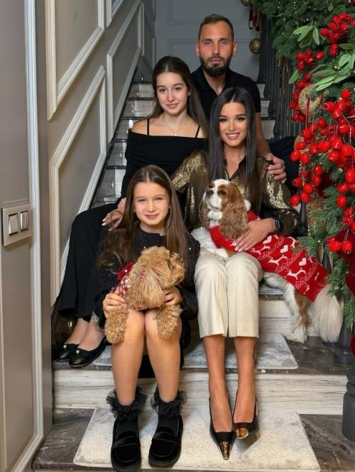 Ксения Бородина решила встретить новый год в солнечном Таиланде вместе с колей. 04