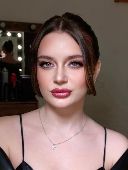 С праздником!  Нам часто не хватает времени на себя любимых. 05