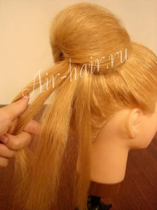 Для кельтской косы необходима достаточная длина пряди, так как в конце мы будем подтягивать волосы вверх. 04