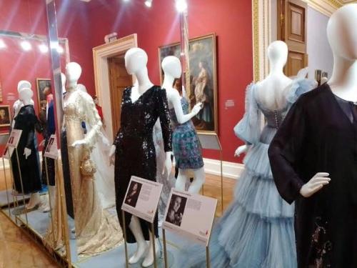 В НГХМ- дом Сироткина открылась выставка Платье с Историей. 03 В НГХМ- дом Сироткина открылась выставка Платье с Историей. 03