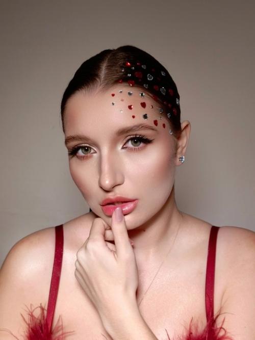 С праздником!  Нам часто не хватает времени на себя любимых. 03