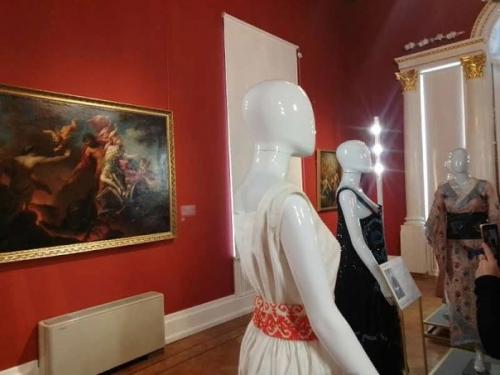 В НГХМ- дом Сироткина открылась выставка Платье с Историей. 05 В НГХМ- дом Сироткина открылась выставка Платье с Историей. 05