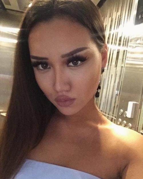 Многие критикуют эту учительницу из Караганды за фото, которые она выкладывает и одежду, которую она носит. 07