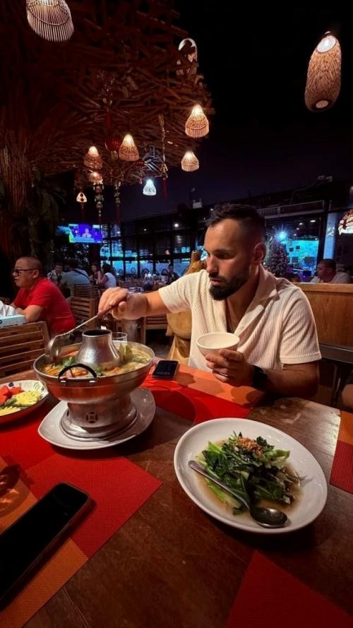 Ксения Бородина решила встретить новый год в солнечном Таиланде вместе с колей. 01