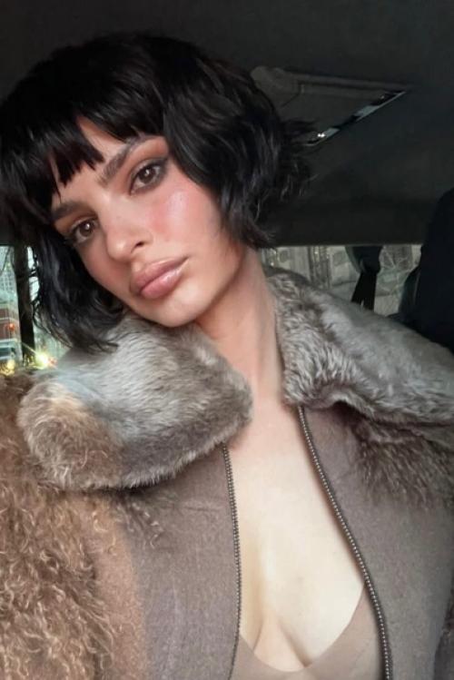 ДА - Чёлке, НЕТ - Лифчику, - говорит Эмили ратаковски на новом показе Marc Jacobs. 03