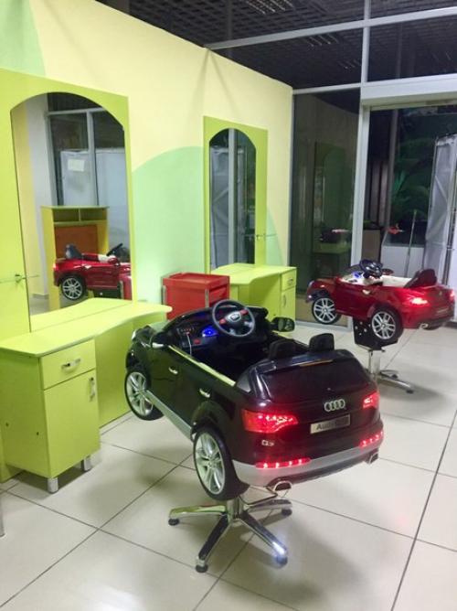 Совсем скоро покажем вам законченный вид нашей кропотливой работы, остались элементы декора, для большего уюта детской и мужской парикмахерской. 04